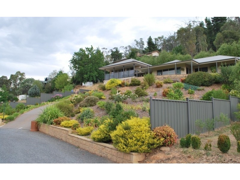 7 Rebecca Drive, Bright VIC 3741