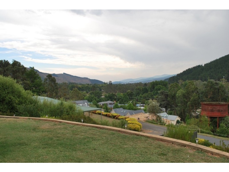 7 Rebecca Drive, Bright VIC 3741