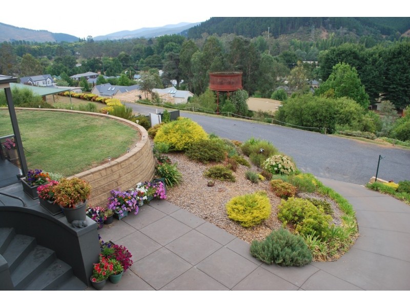 7 Rebecca Drive, Bright VIC 3741