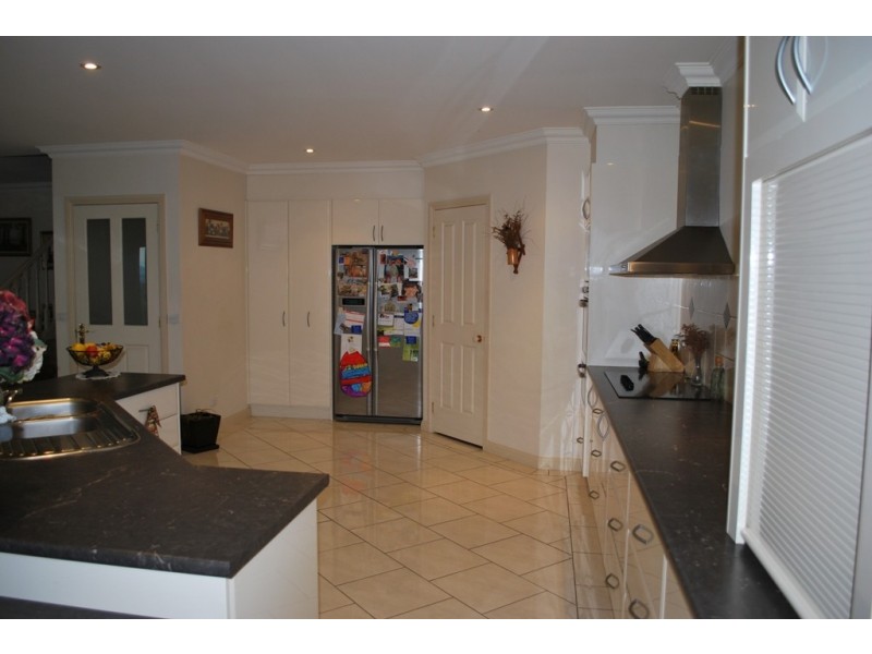 7 Rebecca Drive, Bright VIC 3741