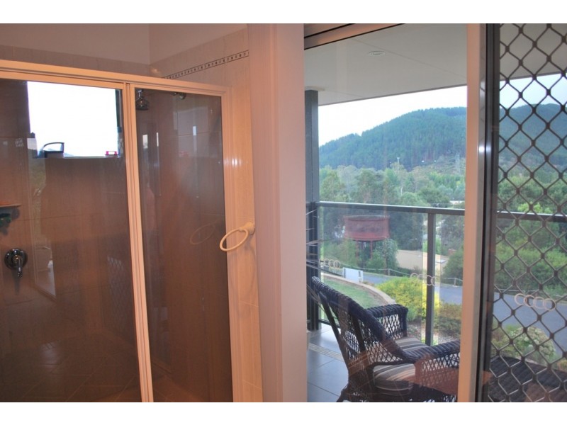 7 Rebecca Drive, Bright VIC 3741