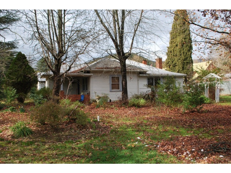 42 Delany Avenue, Bright VIC 3741