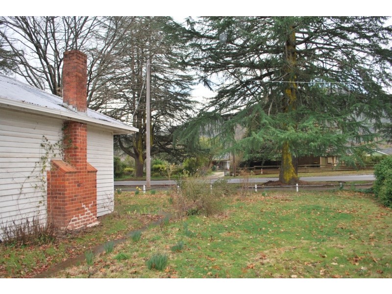 42 Delany Avenue, Bright VIC 3741