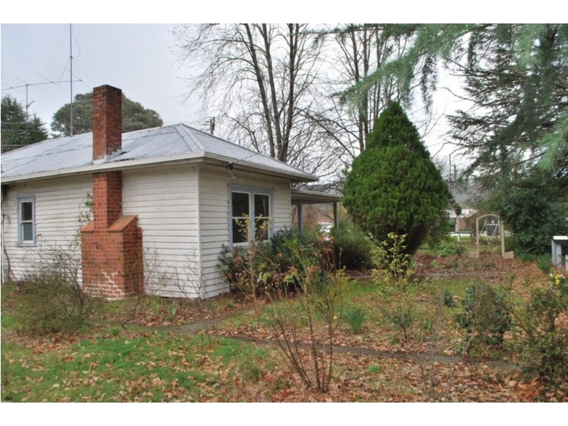 42 Delany Avenue, Bright VIC 3741