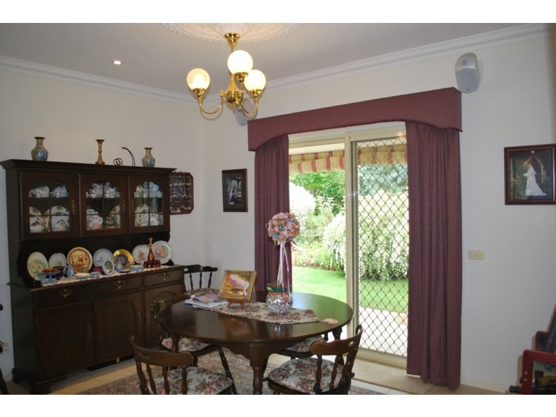 15 Walnut Grove, Bright VIC 3741