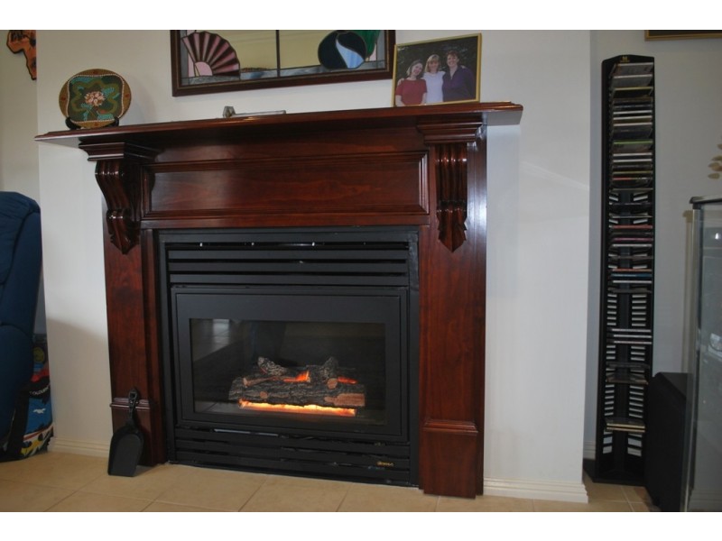 15 Walnut Grove, Bright VIC 3741