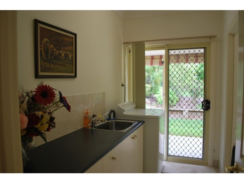 15 Walnut Grove, Bright VIC 3741