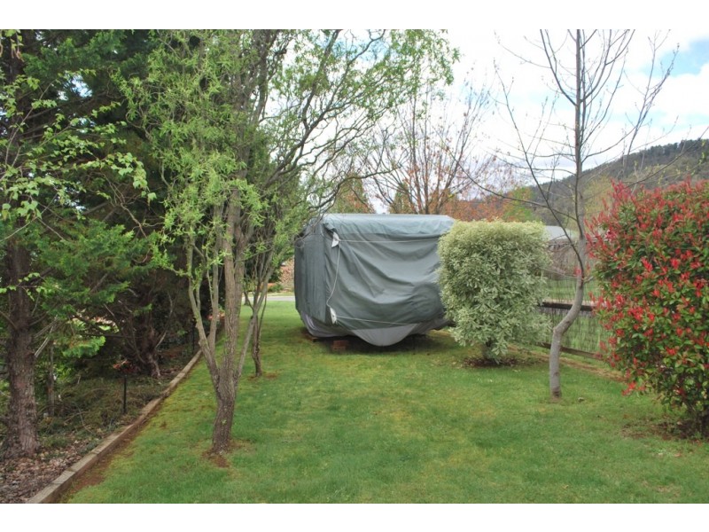 15 Walnut Grove, Bright VIC 3741