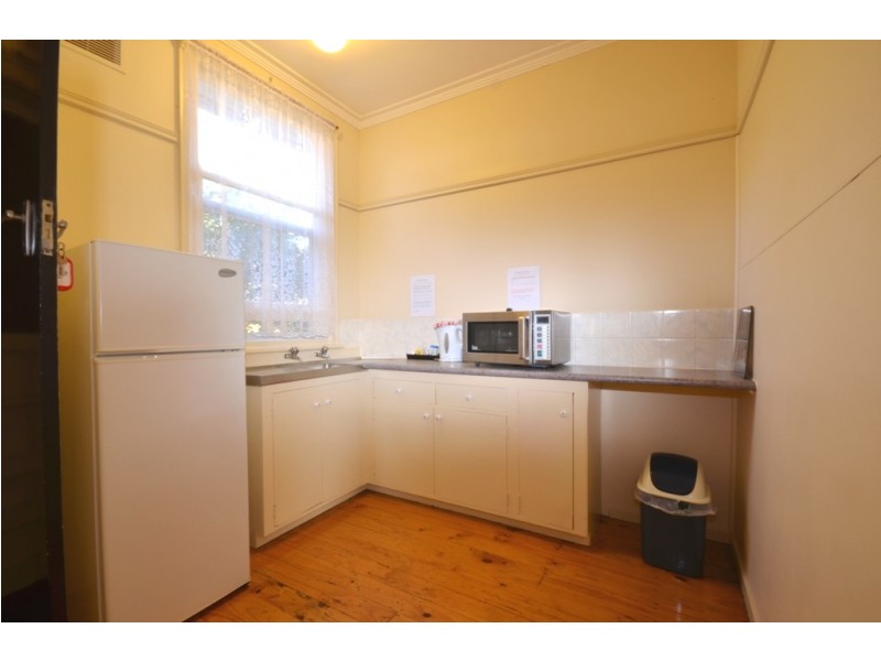 6 Wood St, Bright VIC 3741