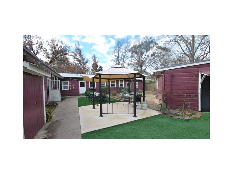 6 Wood St, Bright VIC 3741