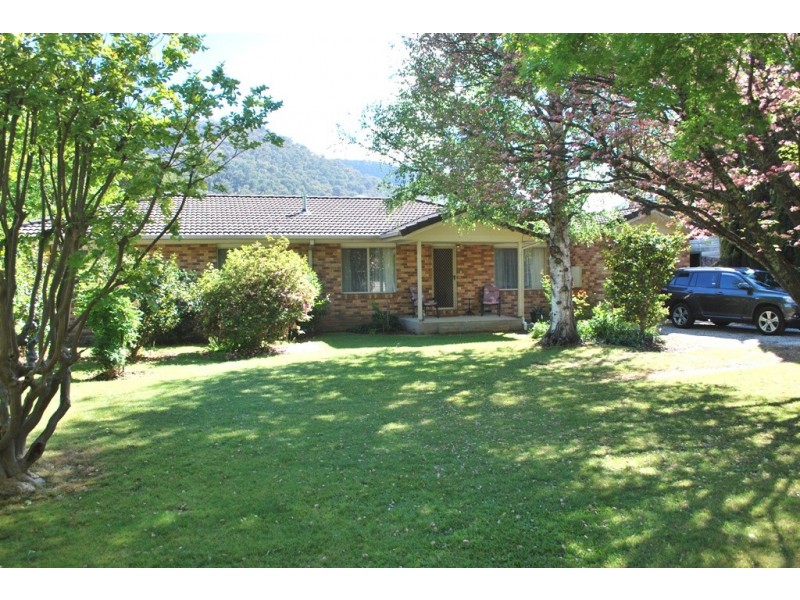 23 Delany Avenue, Bright VIC 3741