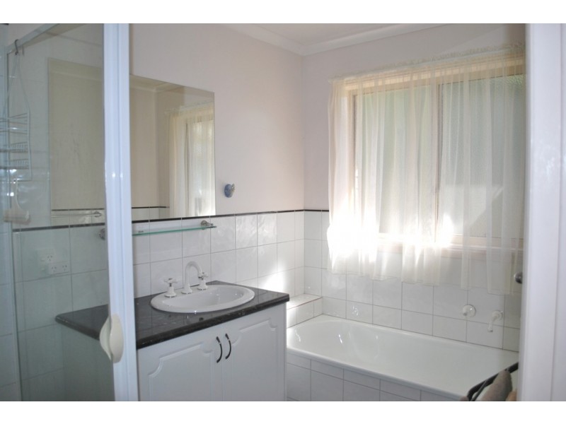 23 Delany Avenue, Bright VIC 3741