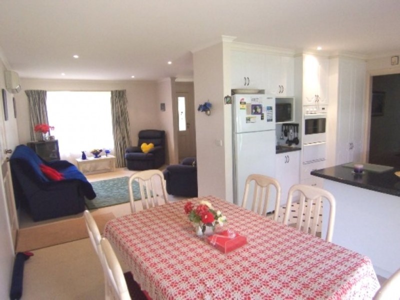 23 Delany Avenue, Bright VIC 3741