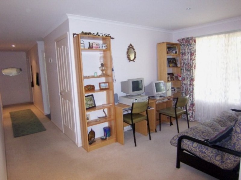 23 Delany Avenue, Bright VIC 3741