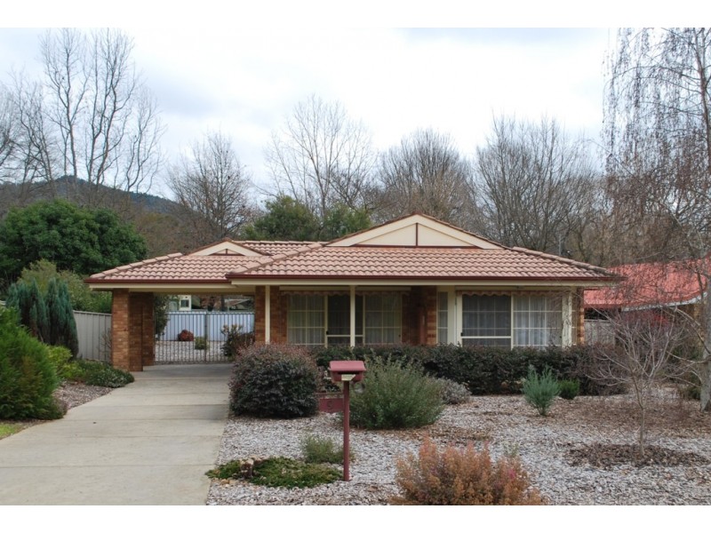 9 Alrima Court, Bright VIC 3741