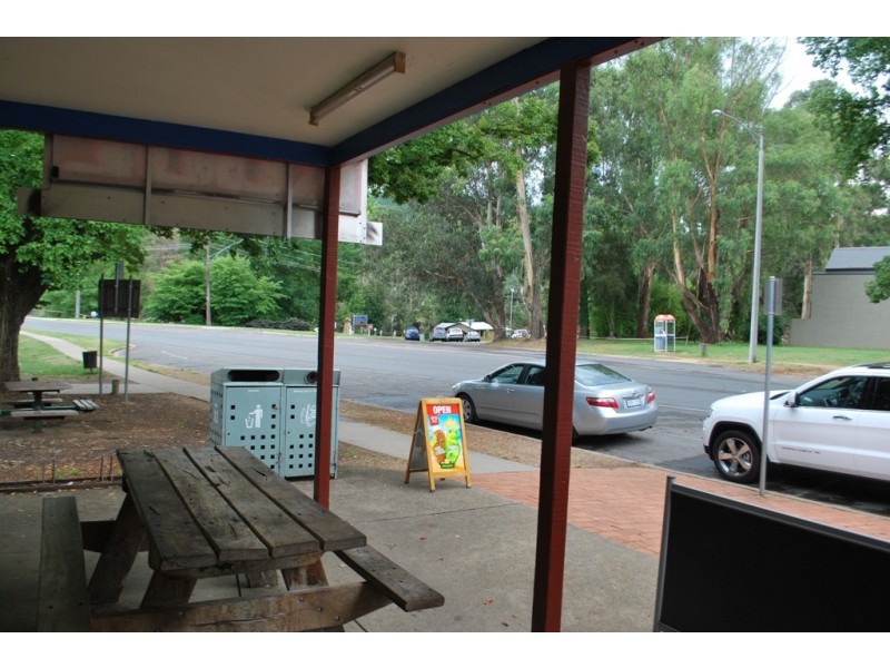 2 Delany Avenue, Bright VIC 3741