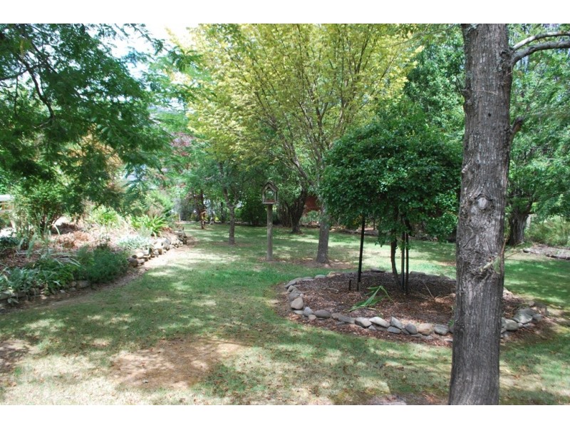 21 Mount Porepunkah Road, Bright VIC 3741