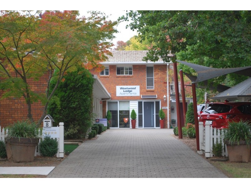 8 Wood Street, Bright VIC 3741