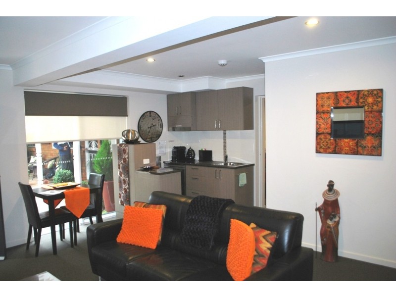 8 Wood Street, Bright VIC 3741