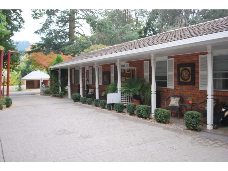 8 Wood Street, Bright VIC 3741