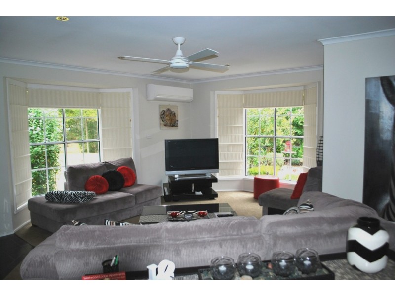 8 Wood Street, Bright VIC 3741