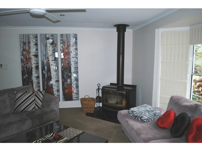 8 Wood Street, Bright VIC 3741