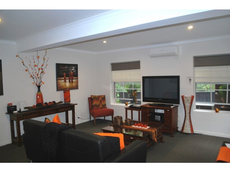 8 Wood Street, Bright VIC 3741