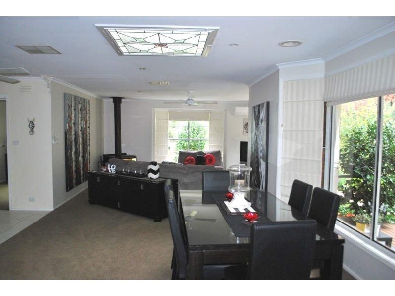 8 Wood Street, Bright VIC 3741