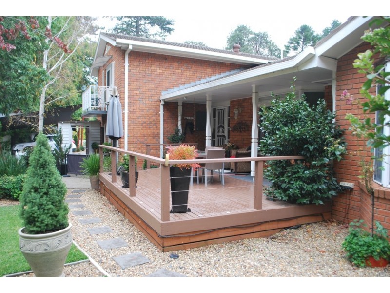 8 Wood Street, Bright VIC 3741