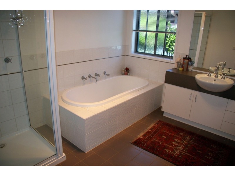 10 Kilfinan Crescent, Bright VIC 3741