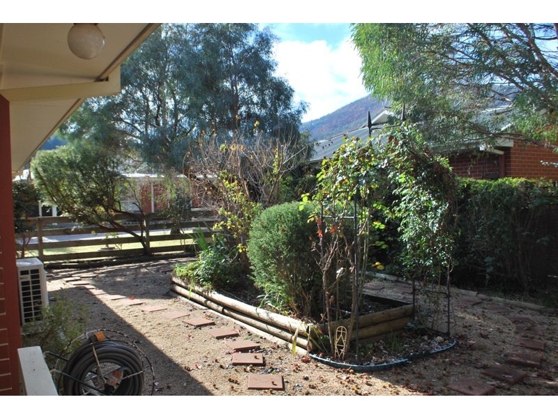 Unit 2, 11 Toorak Avenue, Bright VIC 3741