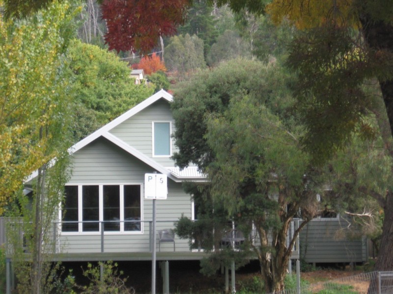 8B Station Street, Bright VIC 3741