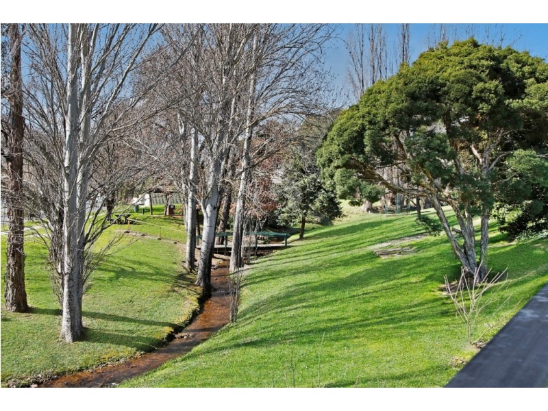 8B Station Street, Bright VIC 3741