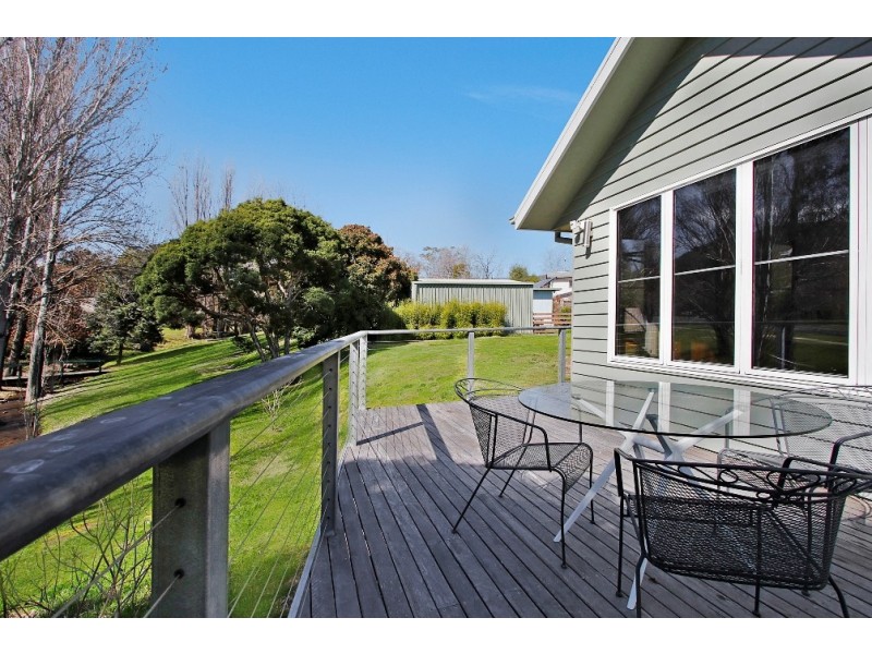 8B Station Street, Bright VIC 3741