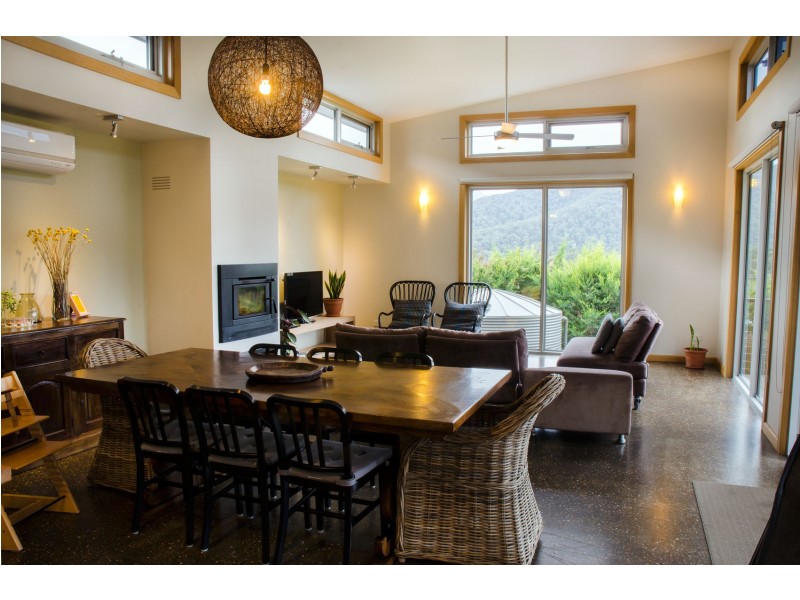 4 Leader Reef Drive, Bright VIC 3741