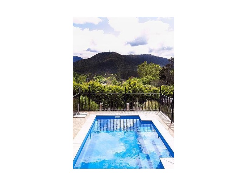 4 Leader Reef Drive, Bright VIC 3741