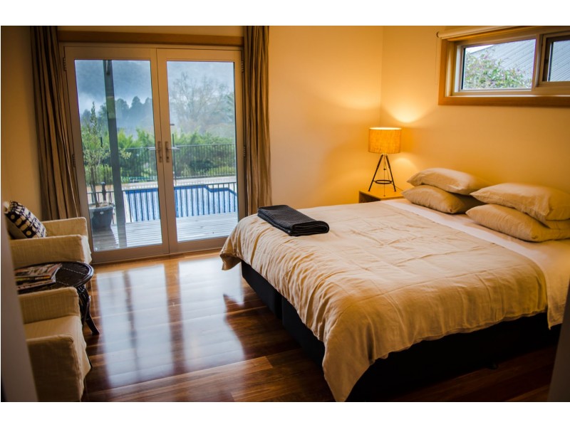 4 Leader Reef Drive, Bright VIC 3741