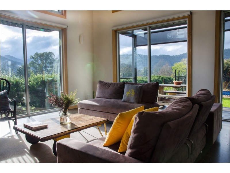 4 Leader Reef Drive, Bright VIC 3741