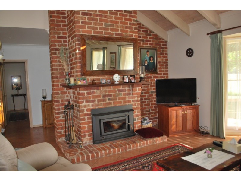 5952 Great Alpine Road, Eurobin VIC 3739