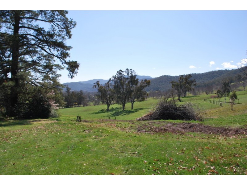 11 Shepheards Lane, Wandiligong VIC 3744