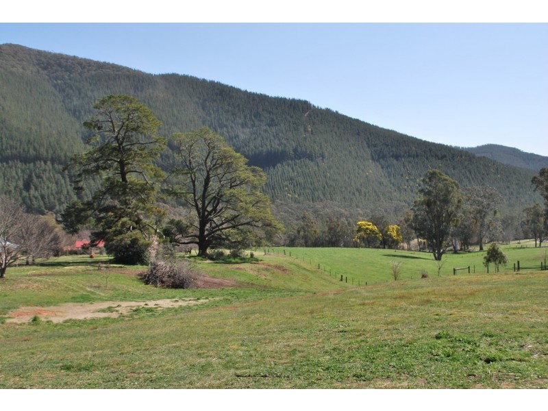 11 Shepheards Lane, Wandiligong VIC 3744