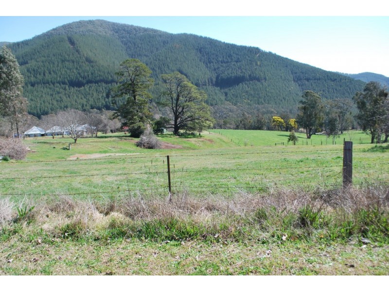 11 Shepheards Lane, Wandiligong VIC 3744