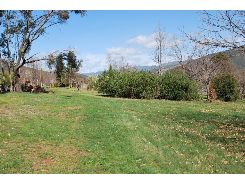 11 Shepheards Lane, Wandiligong VIC 3744