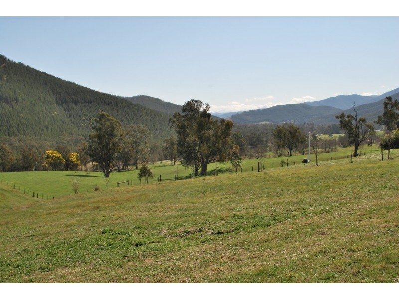 11 Shepheards Lane, Wandiligong VIC 3744