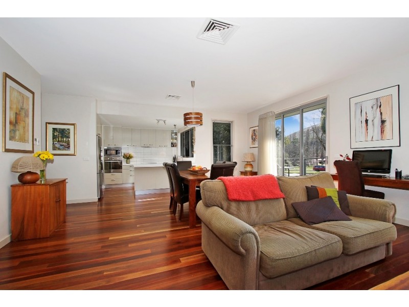 8B Station Street, Bright VIC 3741