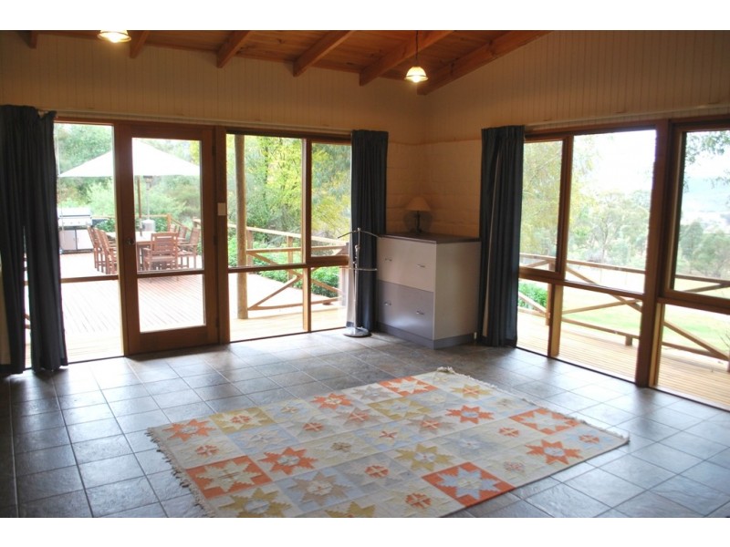 997 Carrolls Road, Rosewhite VIC 3737