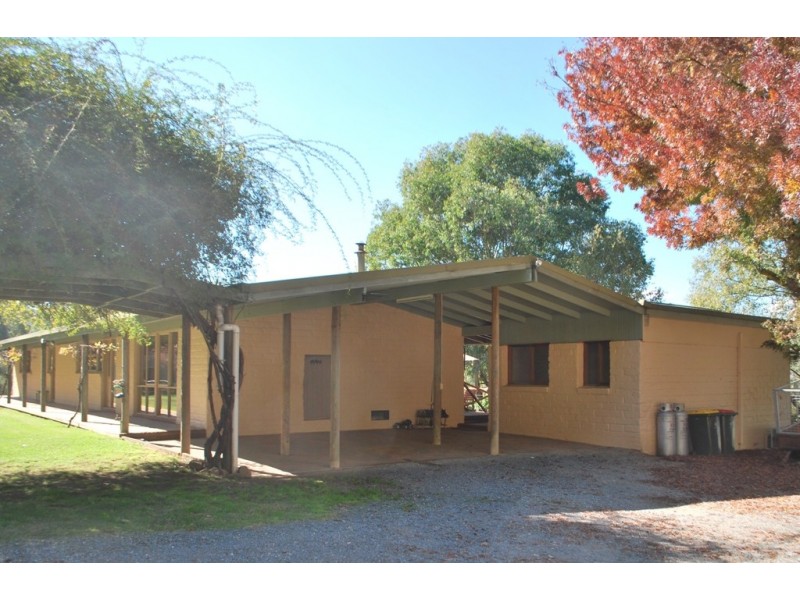 997 Carrolls Road, Rosewhite VIC 3737