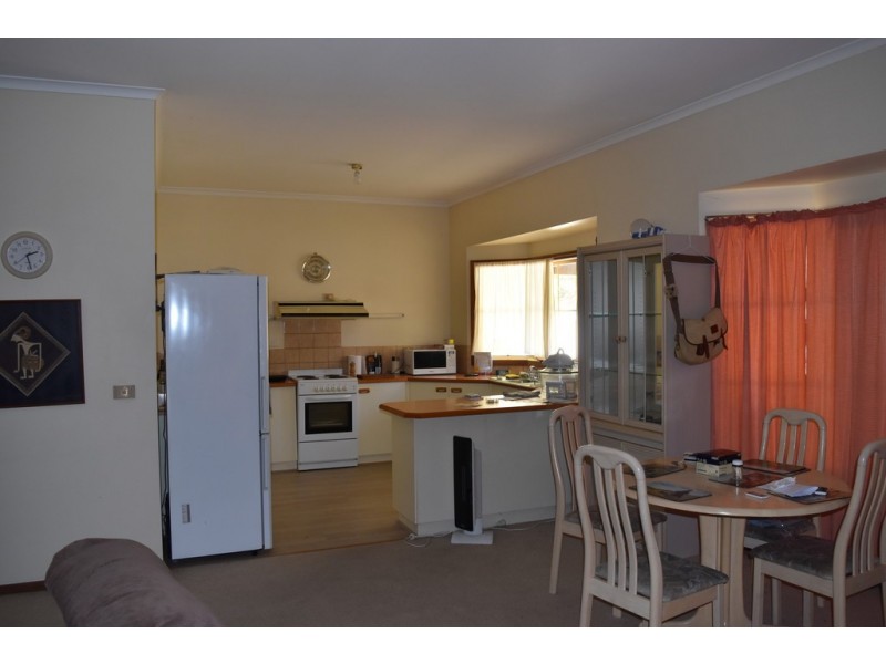 Unit 2 82 Delany Avenue, Bright VIC 3741