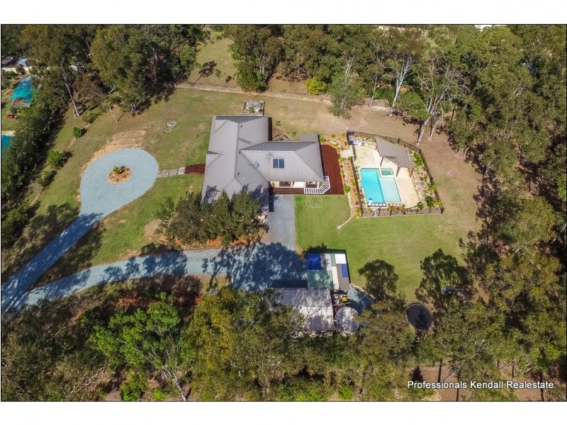 24 Racecourse Place, Tamborine QLD 4270
