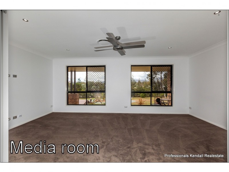 24 Racecourse Place, Tamborine QLD 4270